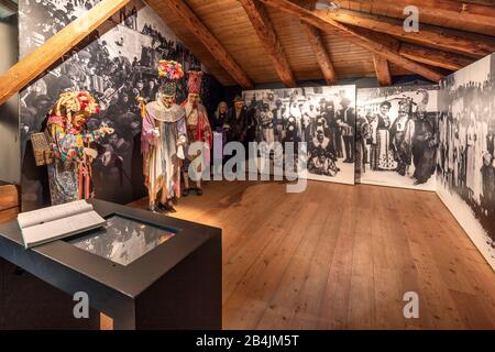 Die Ausstellung traditioneller Masken im Museum Algundei von Dosoledo, Comelico Superiore, Belluno, Veneto, Italien Stockfoto