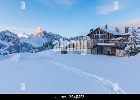 Skigebiet Pralongia, Hütte La Marmotta, Corvara in Badia, Alta Badia Gadertal, Bolzano, Südtirol Stockfoto