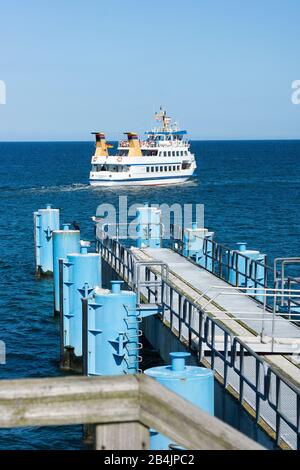 Rügen, Ostseebad Sellin, Anlegestelle, Ablegeausflugsdampfer Stockfoto