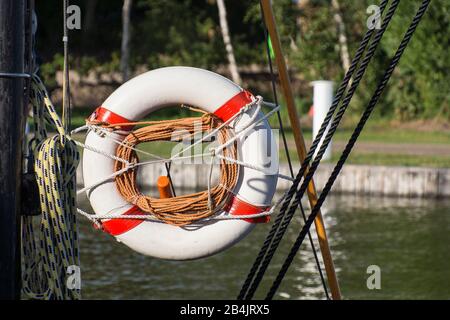 Ostsee, Fischland, Darty, Seebad Wustrow, Hafen, Rettungsring, Symbolbild 'Rettung' Stockfoto