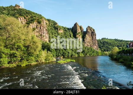 Rheingrafenstein in Bad Münster am Stein-Ebernburg, Ruine einer Felsenburg Nahegaugrafen auf der Spitze, der Fluss heißt Nehe, Stockfoto