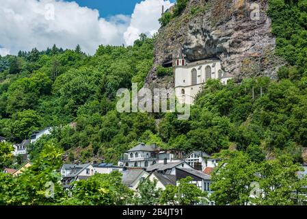 Die legendäre Felskirche, Wahrzeichen von Idar-Oberstein, der Edelsteinstadt Deutschlands, über der Burg Oberstein, Stockfoto