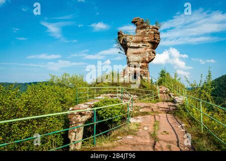 Schloss Drachenfels Bei Busenberg, Dahner Felsenland, Wasgau ...