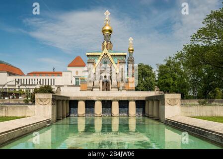 Darmstädter Mathematidenhöhe, russische Kapelle mit Brunnen, Stockfoto