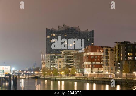 Deutschland, Hamburg, Elbphilharmonie und Wohnhäuser in Hamburg, Hafen-City, Speicherstadt. Stockfoto