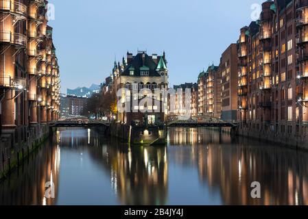 Deutschland, Hamburg, Blick auf die Wasserschlösschen im historischen Lagerviertel, Hafencity. Stockfoto