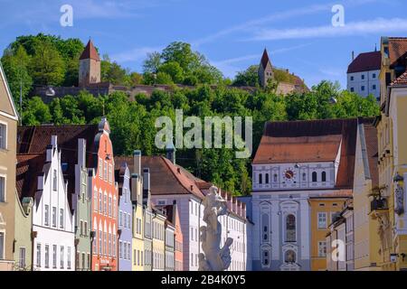 Kriegsdenkmal, Straße Neustadt, Kirche St. Ignatius, Schloss Trausitz, Altstadt Landshuter, Niederbayern, Bayern, Deutschland Stockfoto