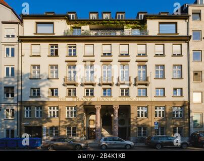 Fassade des ehemaligen Kunstverlegers Franz Hanfstaengl in der Widenmayerstraße 18, Lehel, München, Oberbayern, Bayern, Deutschland Stockfoto