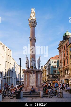 Annas Säule in der Maria-Theresien-Straße, Innsbruck, Tyrol, Österreich Stockfoto