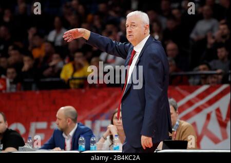 Belgrad. März 2020. Crvena Zvezdas Cheftrainer Dragan Sakota Gesten während einer regulären Saison rund 28 Euroleague-Basketballspiele zwischen Crvena Zvezda und Maccabi in Belgrad, Serbien am 6. März 2020. Credit: Predrag Milosavljevic/Xinhua/Alamy Live News Stockfoto