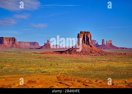 USA, Vereinigte Staaten von Amerika, Monument Valley, Navajo Reserve, Utah, Colorado Plateau, Mexican hat, Four Corner Region, Olijato, drei Schwestern, Talfahrt Stockfoto