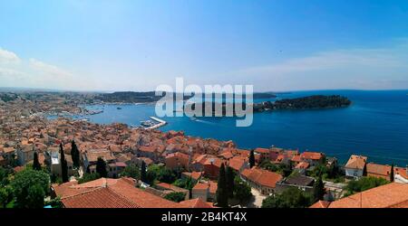 Dächer von Rovinj aus dem Kirchturm Stockfoto