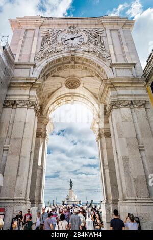 Europa, Portugal, Hauptstadt, Altstadt von Lissabon, Baixa, Sehenswürdigkeit, Praca do Comercio, Rua Augusta, Triumphbogen, Arco Monumental, Arco da R. Stockfoto