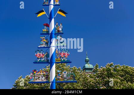 Deutschland, Bayern, Oberbayern, München, Viktualienmarkt, Maibaum Stockfoto