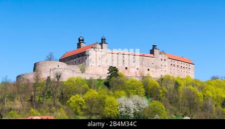 Deutschland, Bayern, Kulmbach, Blick vom Schießstand auf die Plassenburg Stockfoto