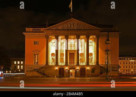 Europa, Deutschland, Berlin, Berlin-Mitte, unter den Linden, Oper, Abendstimmung Stockfoto