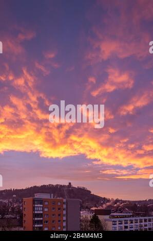 Deutschland, Baden-Württemberg, Karlsruhe, Sonnenaufgang auf Turmberg. Stockfoto