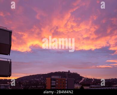 Deutschland, Baden-Württemberg, Karlsruhe, Sonnenaufgang auf Turmberg. Stockfoto