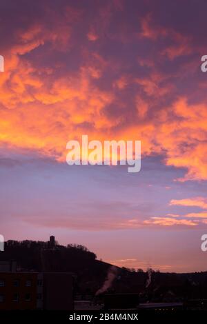 Deutschland, Baden-Württemberg, Karlsruhe, Sonnenaufgang auf Turmberg. Stockfoto