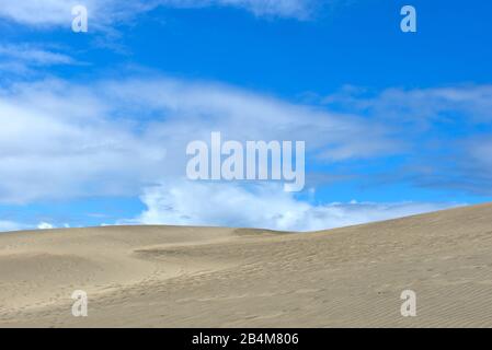 Die massiven Dünen und der strahlend blaue Himmel des Sigatoka-Sanddünen-Nationalparks in Fiji. Stockfoto