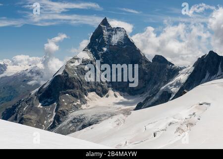 Schweiz, Wallis, Haute Route Chamonix Zermatt, Stockji-Gletscher mit Matterhorn - Zmuttgrat, West Face und Liongrat Stockfoto