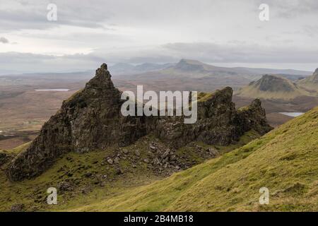 Großbritannien, Schottland, Innere Hebriden, Insel Skye, Trotternish, Quiraing, Abenteuerliche Landschaft mit Dem Gefängnis Stockfoto