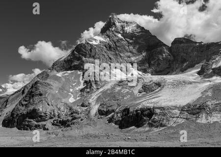 Schweiz, Wallis, Haute Route Chamonix Zermatt, Matterhorn von Westen mit Zmuttgrat und Liongrat, vor dem Tiefmattener Gletscher Stockfoto