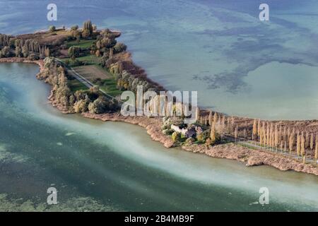 Deutschland, Baden-Württemberg, der Bodensee, die Flachwasserzone und die Pirminstraße stauen von Konstanz auf die Insel Reichau mit Südsee-Flair von oben Stockfoto