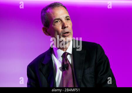 Tom Gentile, President und Chief Executive Officer von Spirit AeroSystems, Inc., spricht auf dem US-amerikanischen Handelskammer Aviation Summit in Washington, D. Stockfoto