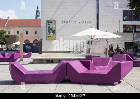 Im Innenhof des Museumsquartiers Blick auf das Leopold-Museum, Wien, Österreich Stockfoto