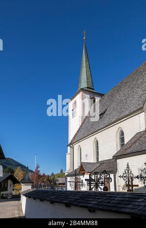 Die Pfarr- und Wallfahrtskirche St. Peter und Paul in der das Filzmooser Kindl wird weiter genutzt, Filzmoos, Bezirk St. Johann im Pongau, Land Salzburg, Öst Stockfoto