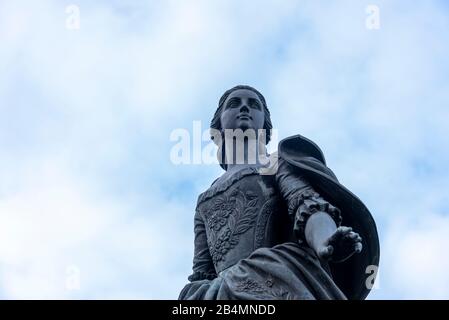 Deutschland, Sachsen-Anhalt, Zerbst, Blick auf das Denkmal für Prinzessin Sophie Friederike von Anhalt-Zerbst. Später wurde sie Tsarina Katharina II. Von Russland und ging als Katharina die Große in die Geschichte ein. Sie lebte von 1742 bis Anfang 1744 auf Schloss Zerbster. Stockfoto