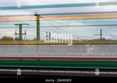 Deutschland, Sachsen-Anhalt, Magdeburg, Straßenbahn, Alter Schlachthof, Kaufland, Dom zu Magdeburg. Stockfoto