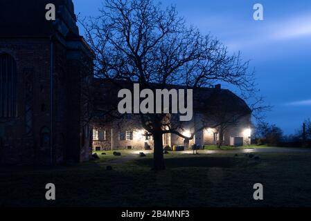 Deutschland, Sachsen-Anhalt, Wolmirstedt, Blick auf das Landgericht Wolmirstedt. Es befindet sich auf dem Gelände der Burgdomäne, einer mittelalterlichen Burganlage. Stockfoto