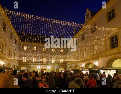 : Engelhartstetten Schloss Hof Schloss, Weihnachtsmarkt, Innenhof der Burg im Marchfeld, Niederösterreich, Lower Austria, Austria Stockfoto