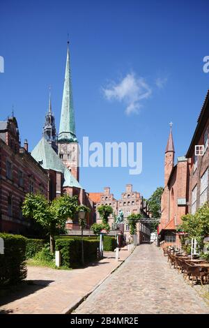 Jacobikirkirche und alte Hausfassaden, Lübeck, Schleswig-Holstein, Deutschland, Europa Stockfoto