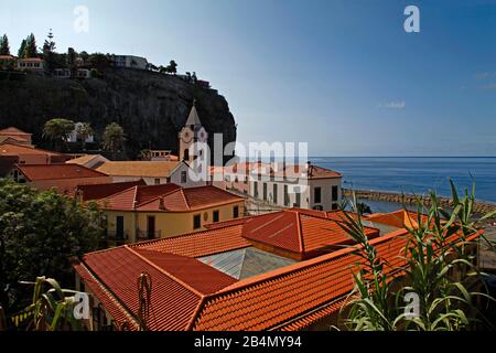 Historische Altstadt von Ponta do Sol mit der Kirche Ingreja Nossa Senhora da Luz (Our Lady of Light), Madeira, Portugal Stockfoto