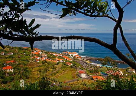 Heiligtum von Igreja do Senhor Bom Jesús, Hafen, Pilgerort Ponta Delgada, Schwimmbad, Atlantik, Madeira, Portugal Stockfoto