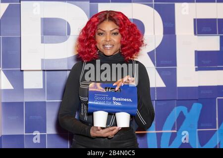 New YORK, NY - 06. MÄRZ: Taraji P. Henson besucht den American Express Launch Employee Appreciation Day am Grand Central Terminal Vanderbilt Hall im März Stockfoto