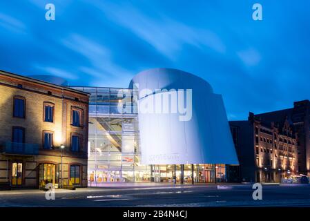 Deutschland, Mecklenburg-Vorpommern, Stralsund, Ozeaneum am Hafen Stockfoto