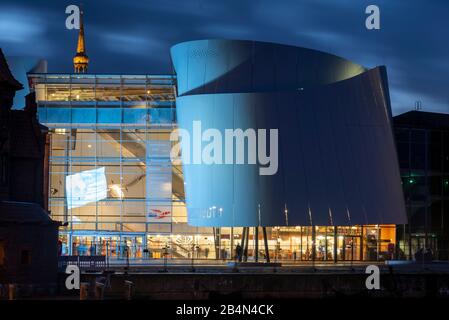 Deutschland, Mecklenburg-Vorpommern, Stralsund, Ozeaneum am Hafen Stockfoto