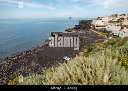 Spiaggia Lunga Beach und Stromboli, Lipari, Äolische Inseln, Äolische Inseln, Tyrrhenisches Meer, Süditalien, Europa, Sizilien, Italien Stockfoto