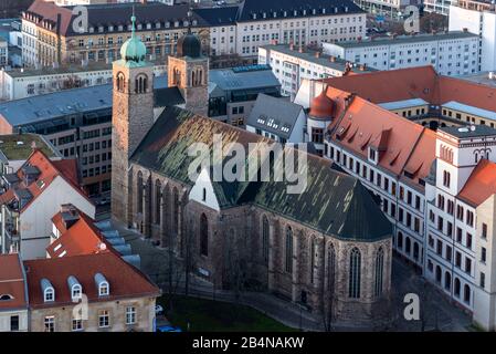 Deutschland, Sachsen-Anhalt, Magdeburg, Blick vom Nordturm des Doms auf die katholische St. Sebastian Kirche. Stockfoto