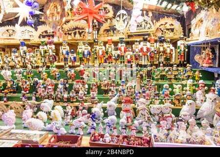 Meißen, Marktplatz, Weihnachtsmarkt, Holzfiguren, Nussknacker aus Holz, Sachsen, Deutschland Stockfoto