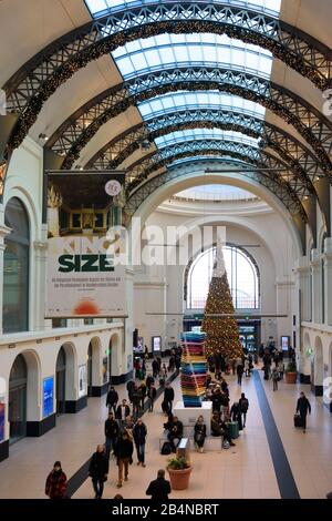 Dresden, Hauptbahnhof 'Dresden Hauptbahnhof', Haupthalle, Weihnachtsdekoration, Sachsen, Deutschland Stockfoto