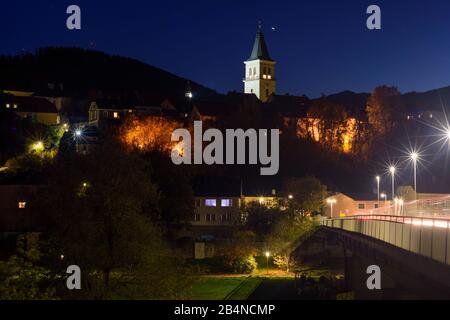 Judenburg, Stadtturm Stadtturm, Mur, Brücke, Blick in die Innenstadt in Österreich, der Styria, Murau-Murtal Stockfoto