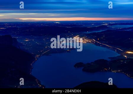 Mondsee, Blick vom Schafberg zum See- und Stadtmondsee im Salzkammergut, Salzburg, Österreich Stockfoto