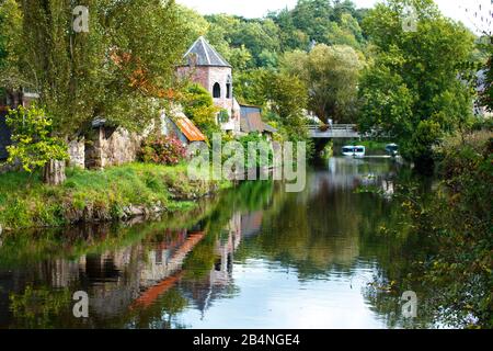 Die 'Petite Cité de Caractére' Pontrieux liegt am Fluss Trieux. Eine französische Gemeinde in der Region Bretagne im Département Cotes-d'Armor im Kanton Bégard. Stockfoto