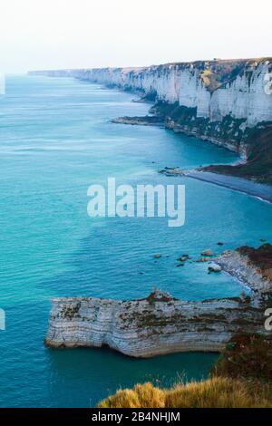 Fécamp ist eine französische Stadt an der Cote d-'Albatre. Im Departement Seine-Maritime in der Region Normandie. Sie liegt auf Meereshöhe direkt am Ärmelkanal zwischen Dieppe und Le Havre. Stockfoto