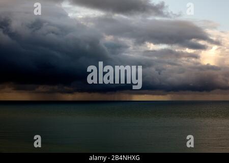 Fécamp ist eine französische Stadt an der Cote d-'Albatre. Im Departement Seine-Maritime in der Region Normandie. Sie liegt auf Meereshöhe direkt am Ärmelkanal zwischen Dieppe und Le Havre. Stockfoto